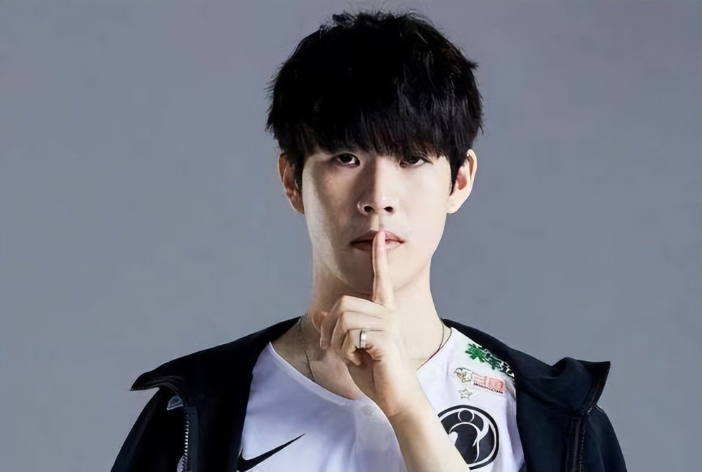 【战报】2025LPL春季赛季后赛FPX 3-2 EDG，FPX逆转取胜抢先晋级决赛