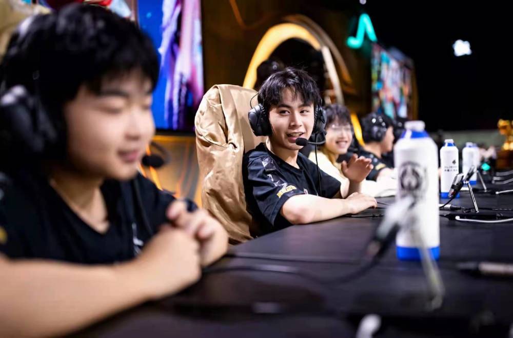 MIBR 击败 Virtus.pro 晋级 PGL Astana 2025 季后赛