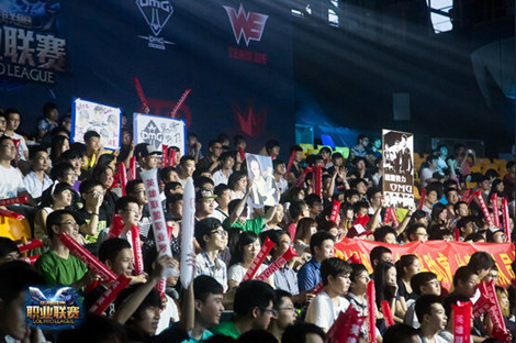 TES官方微博祝贺小天出道七周年：问心无畏，向天际不负热爱